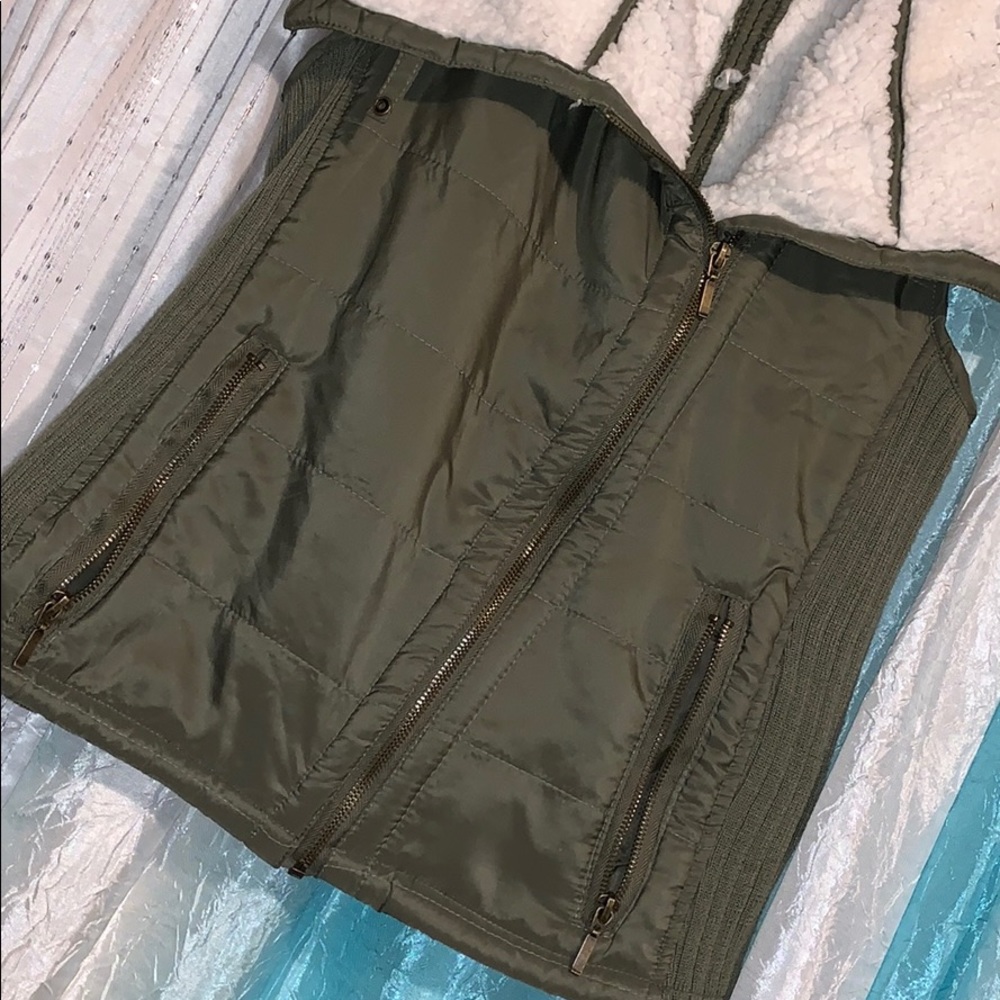 Vest - Picture 3 of 5